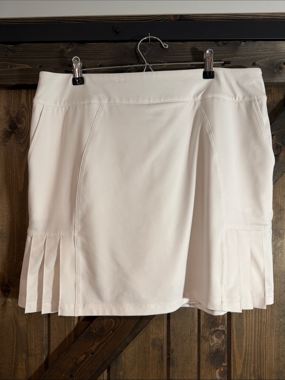 Women’s White Pleated Active Skort